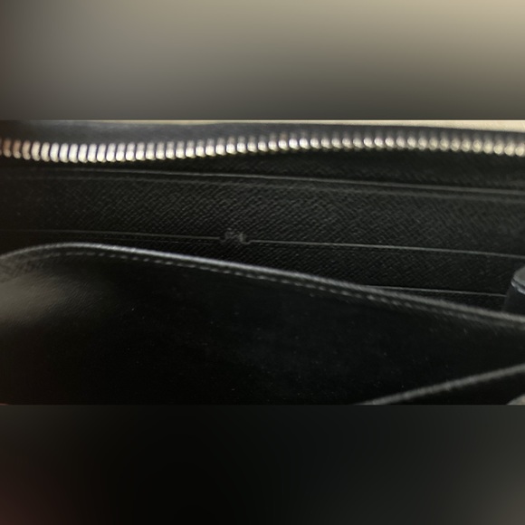 Louis Vouiton Black Epi Zippy Wallet - Picture 9 of 11
